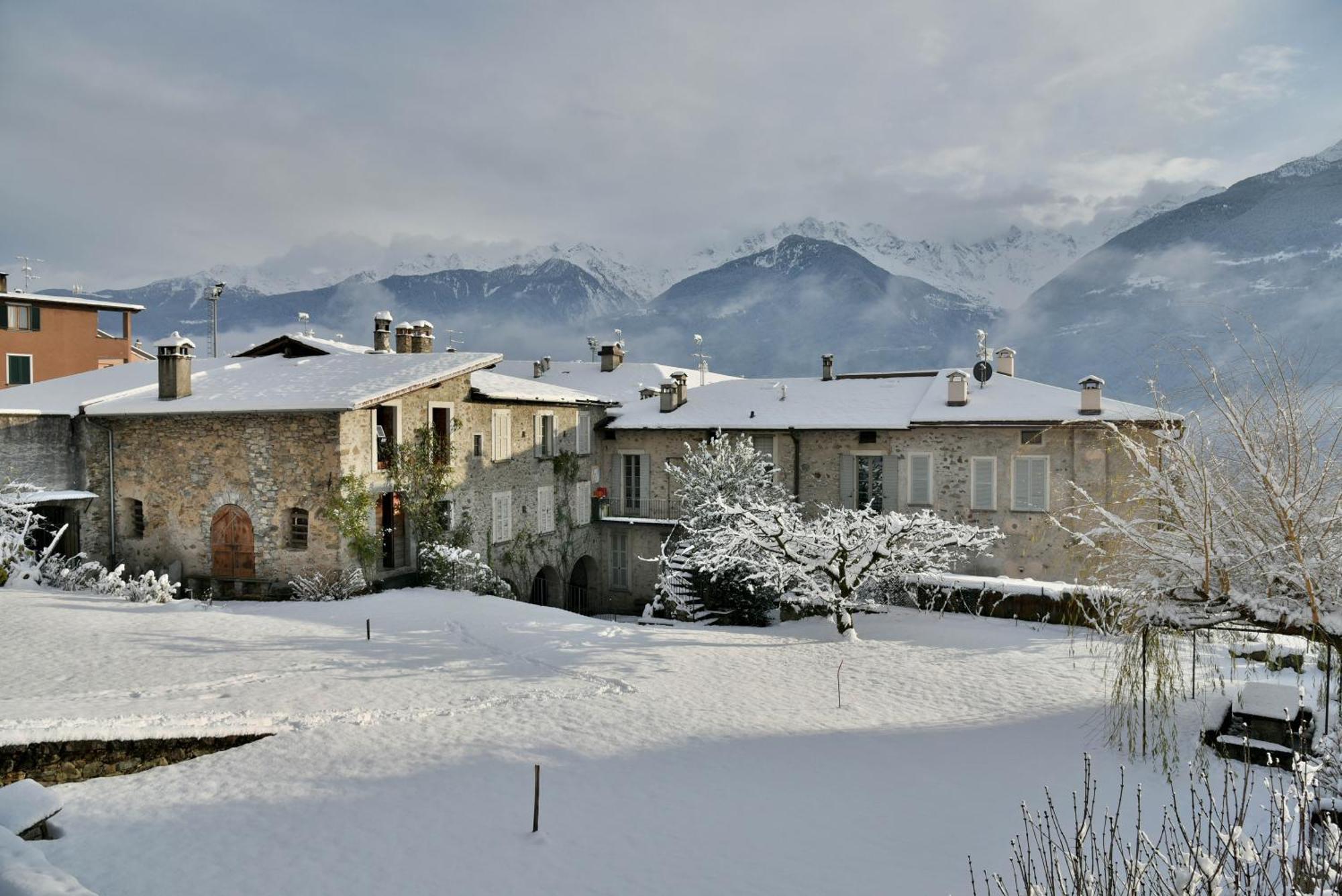 Villa Piano Nobile Al Roseto Del Drago San Bernardo  Exterior foto