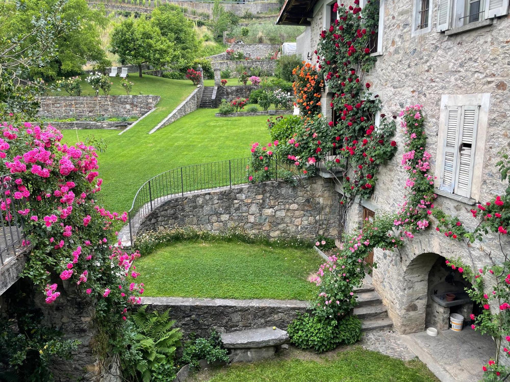 Villa Piano Nobile Al Roseto Del Drago San Bernardo  Exterior foto