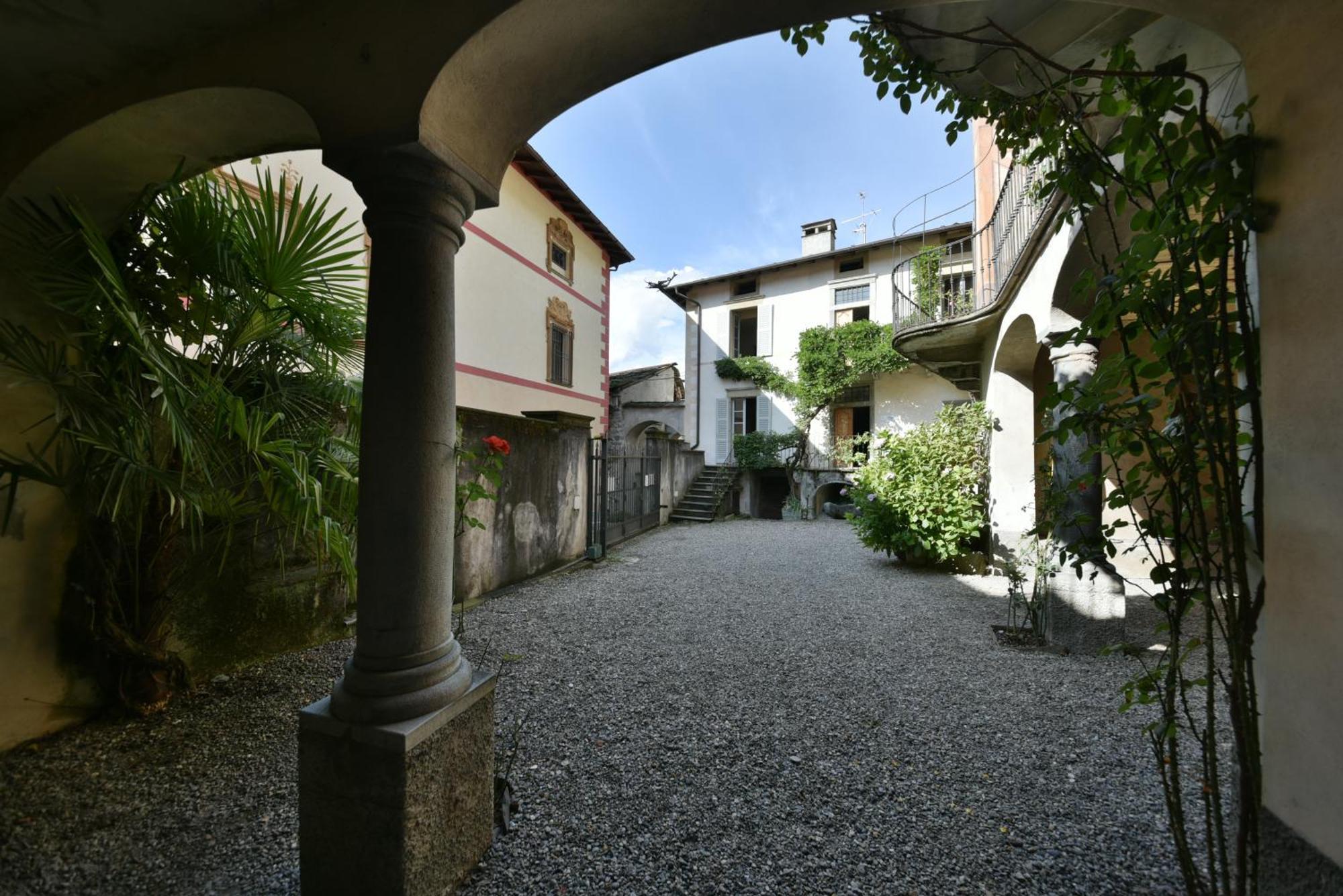 Villa Piano Nobile Al Roseto Del Drago San Bernardo  Exterior foto