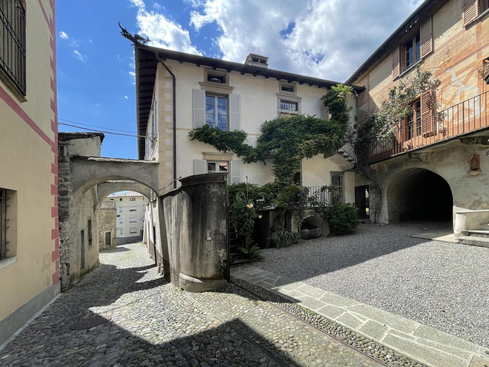 Villa Piano Nobile Al Roseto Del Drago San Bernardo  Exterior foto